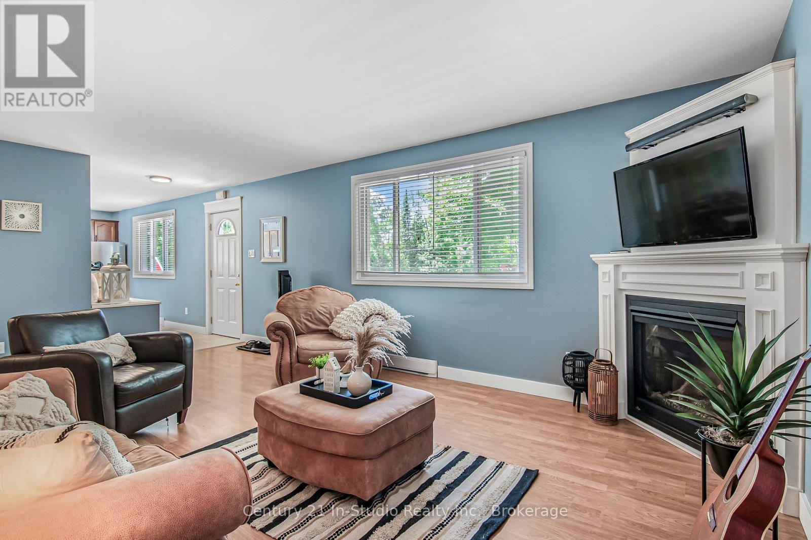 25 Emerson Avenue, South Bruce Peninsula, Ontario  N0H 2G0 - Photo 15 - X12305891