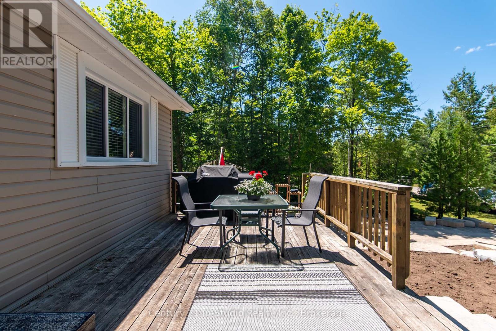 25 Emerson Avenue, South Bruce Peninsula, Ontario  N0H 2G0 - Photo 4 - X12305891