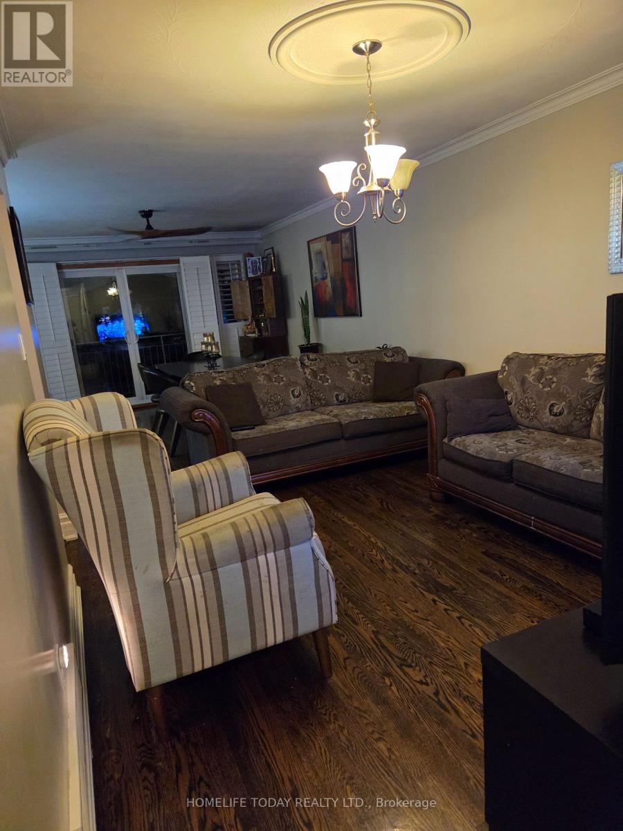 Main - 50 Blossom Crescent, Toronto, Ontario  M3N 2B2 - Photo 3 - W12289708