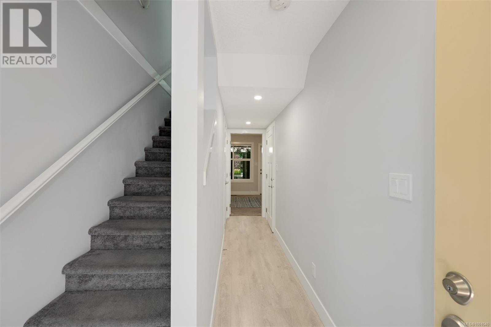 Property at 13 1027 College St image 5