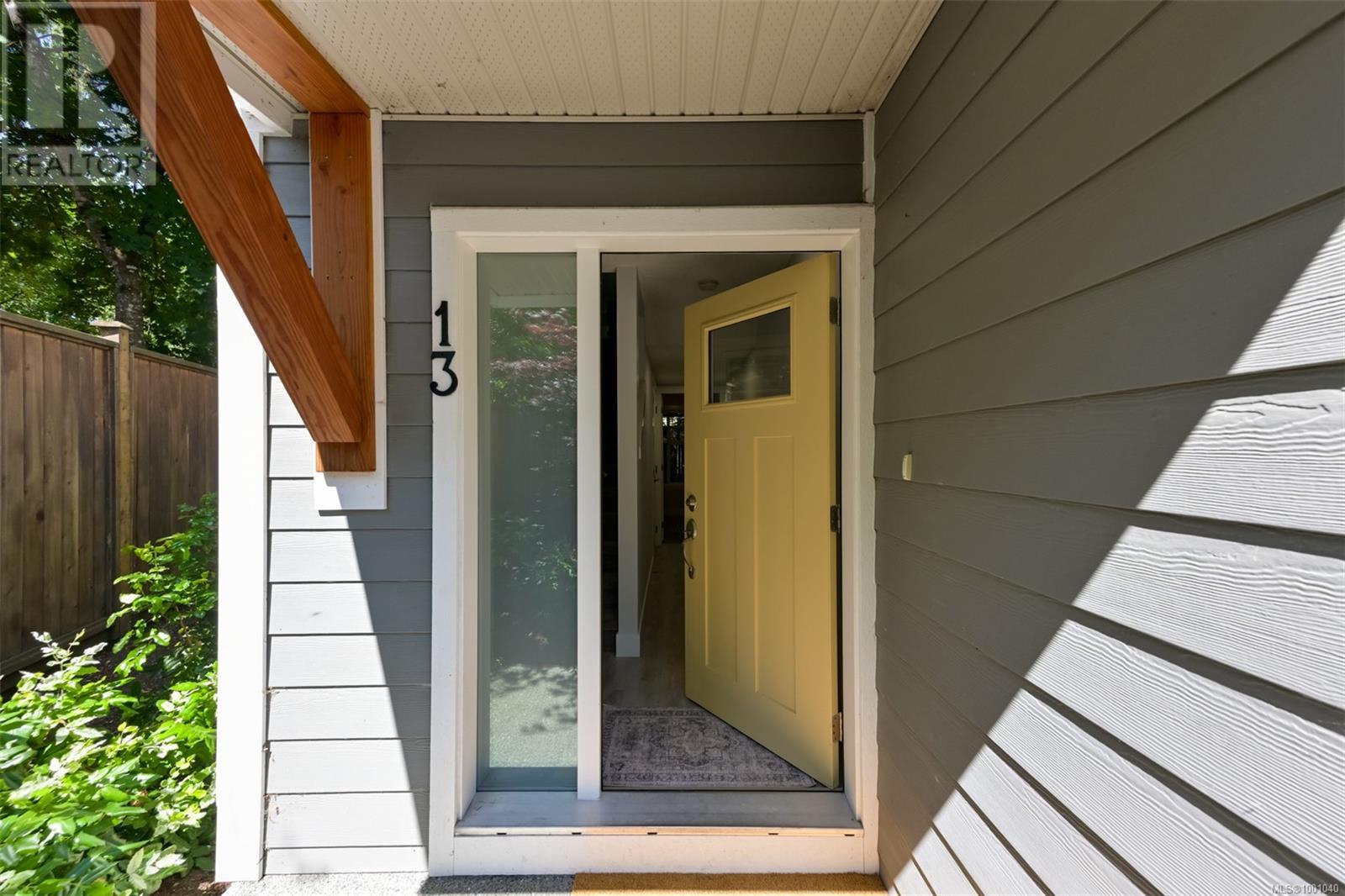 Property at 13 1027 College St image 3