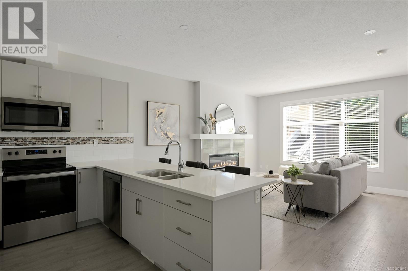 Property at 13 1027 College St image 1