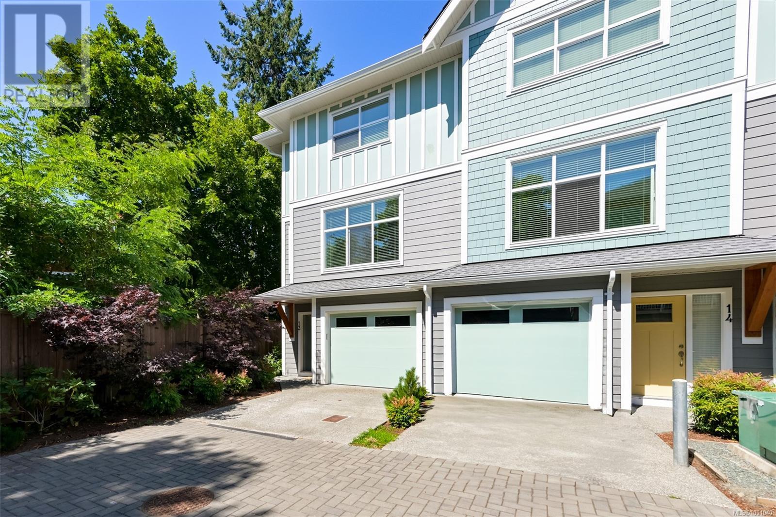 Property at 13 1027 College St image 2