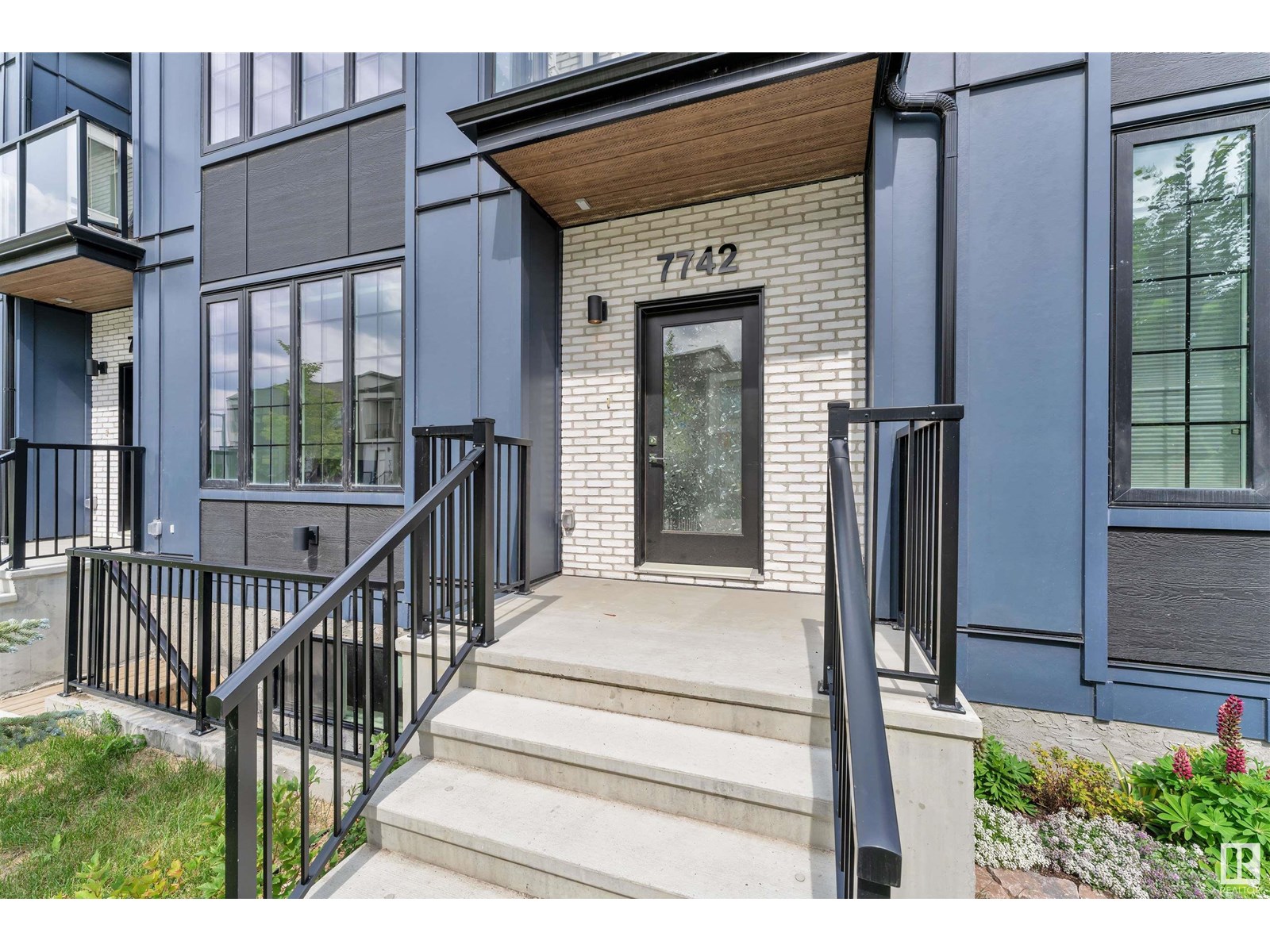 Property at 7742 YORKE MEWS NW image 4
