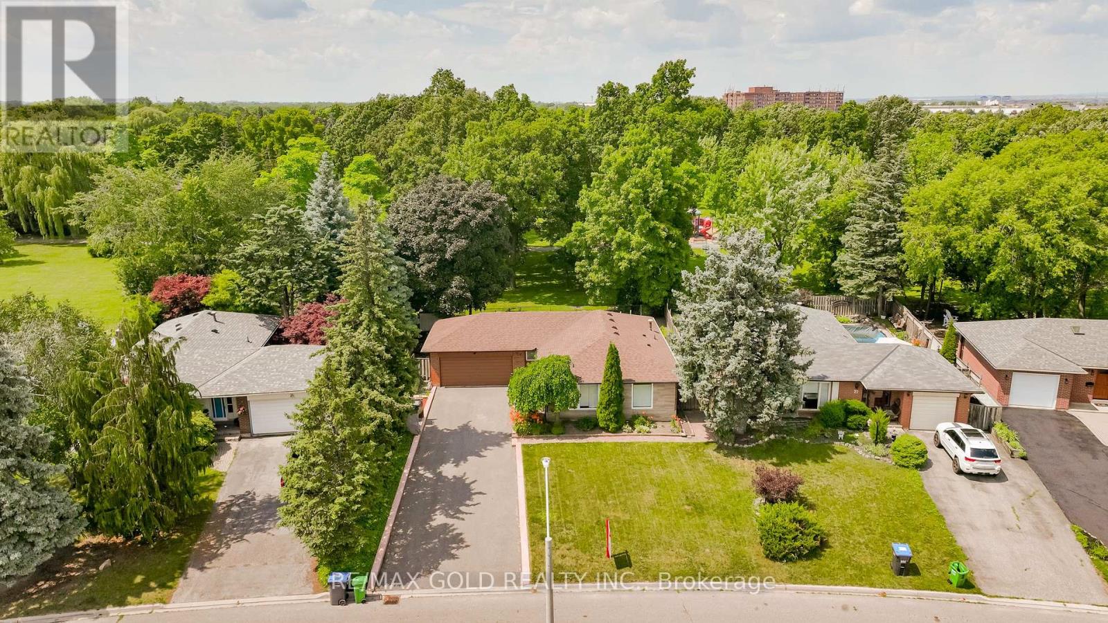 Property at 29 DEVONSHIRE DRIVE image 2