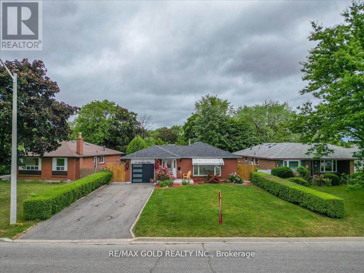 53 Dorchester Drive, Brampton, Ontario  L6T 3E2 - Photo 3 - W12290492