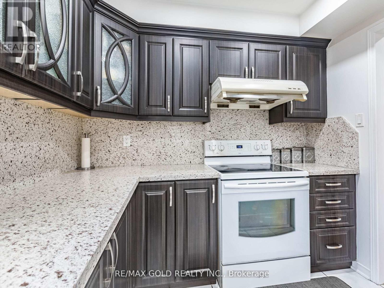 14 Kentucky Drive, Brampton, Ontario  L6Y 4G2 - Photo 10 - W12305874
