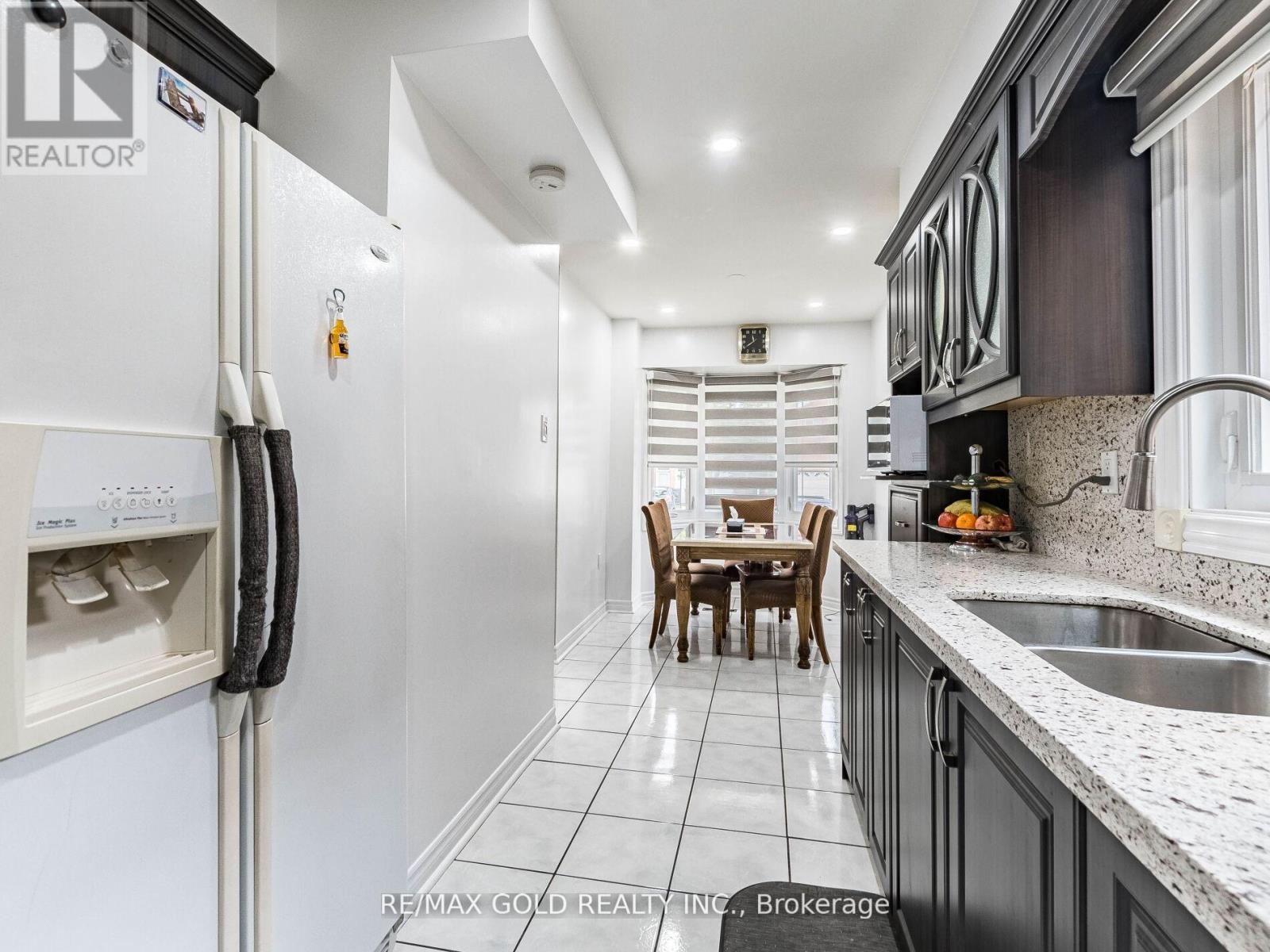14 Kentucky Drive, Brampton, Ontario  L6Y 4G2 - Photo 11 - W12305874