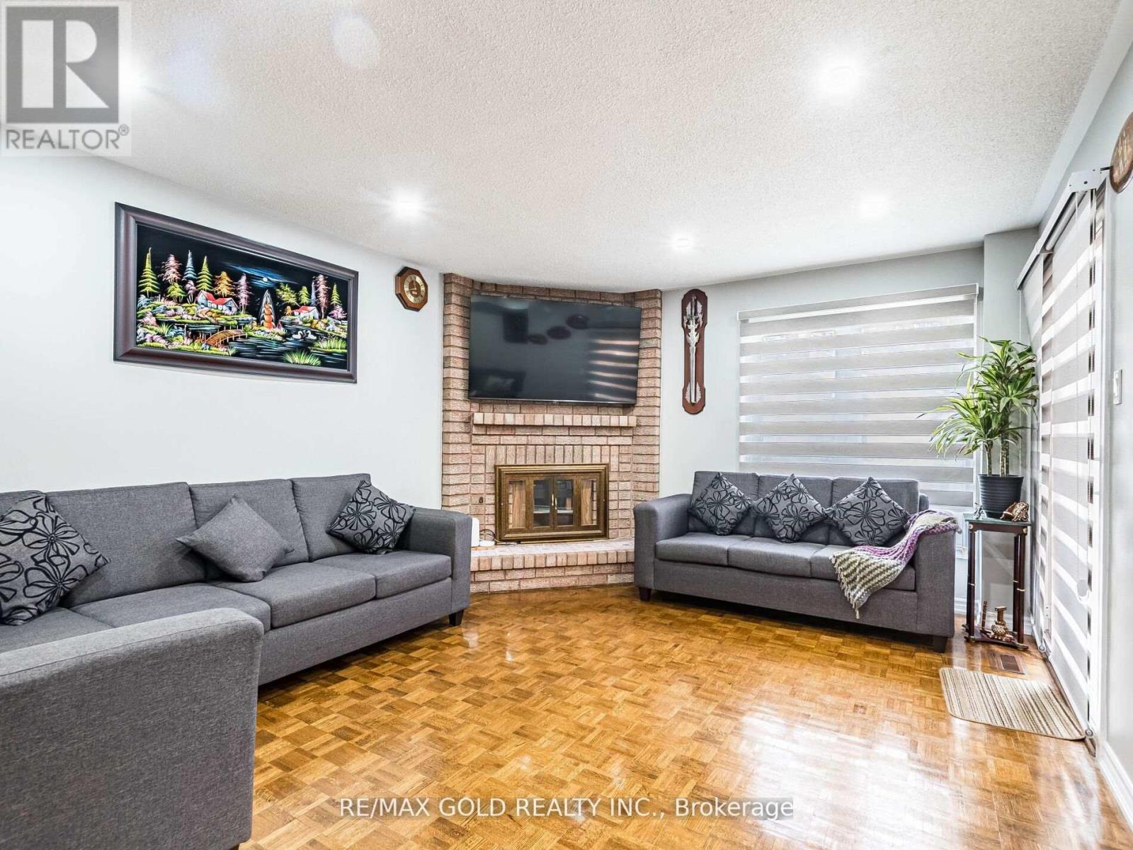 14 Kentucky Drive, Brampton, Ontario  L6Y 4G2 - Photo 12 - W12305874