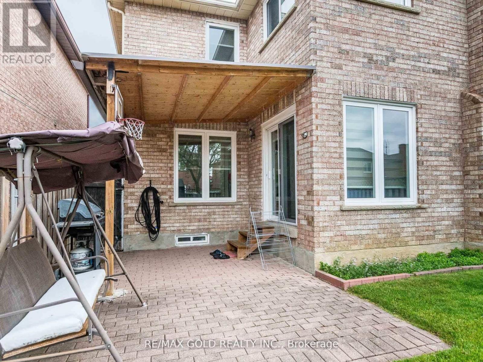 14 Kentucky Drive, Brampton, Ontario  L6Y 4G2 - Photo 47 - W12305874