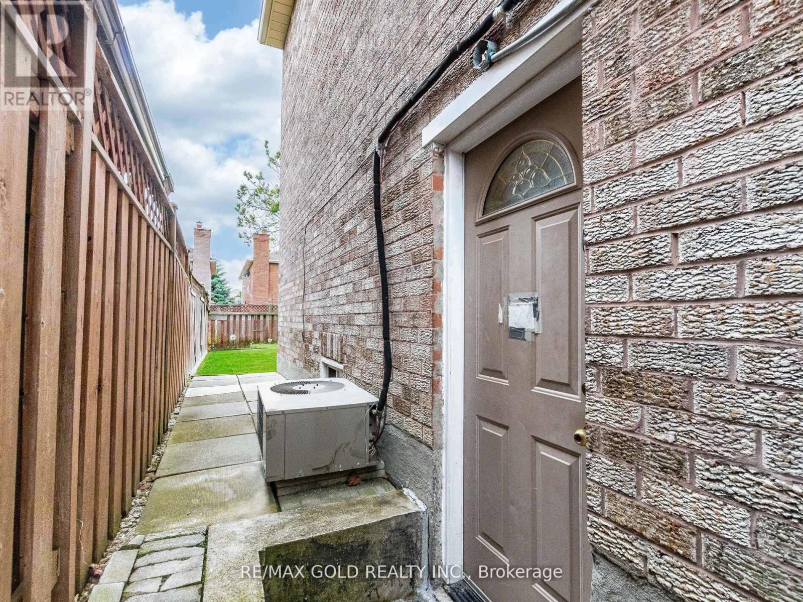 14 Kentucky Drive, Brampton, Ontario  L6Y 4G2 - Photo 49 - W12305874