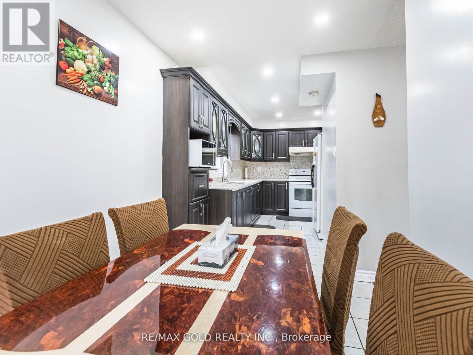 14 Kentucky Drive, Brampton, Ontario  L6Y 4G2 - Photo 5 - W12305874