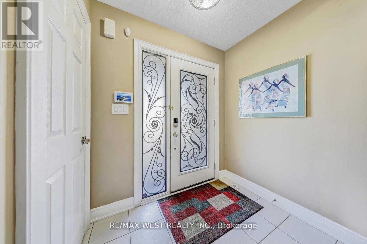 Property at 2036 LAKESHORE ROAD W image 3