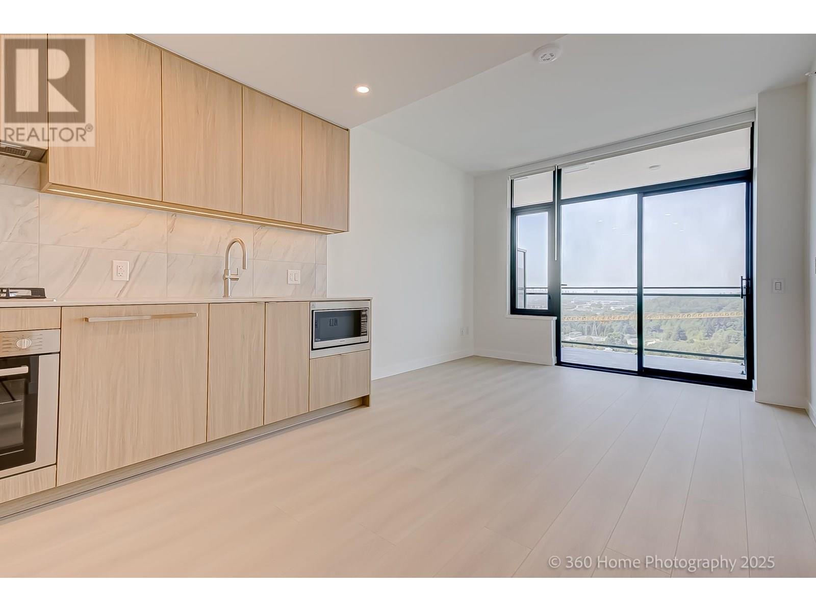 2304 626 Claremont Street, Coquitlam, British Columbia  V3J 0T1 - Photo 2 - R3030386