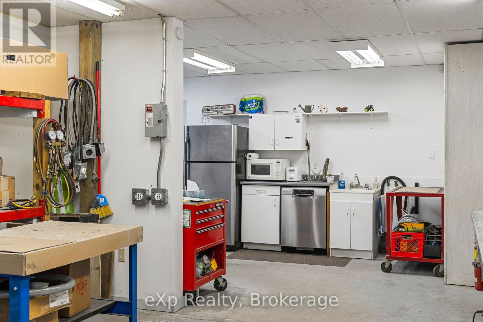 13 Industrial Park Road, Dysart Et Al, Ontario  K0M 1S0 - Photo 6 - X12012172