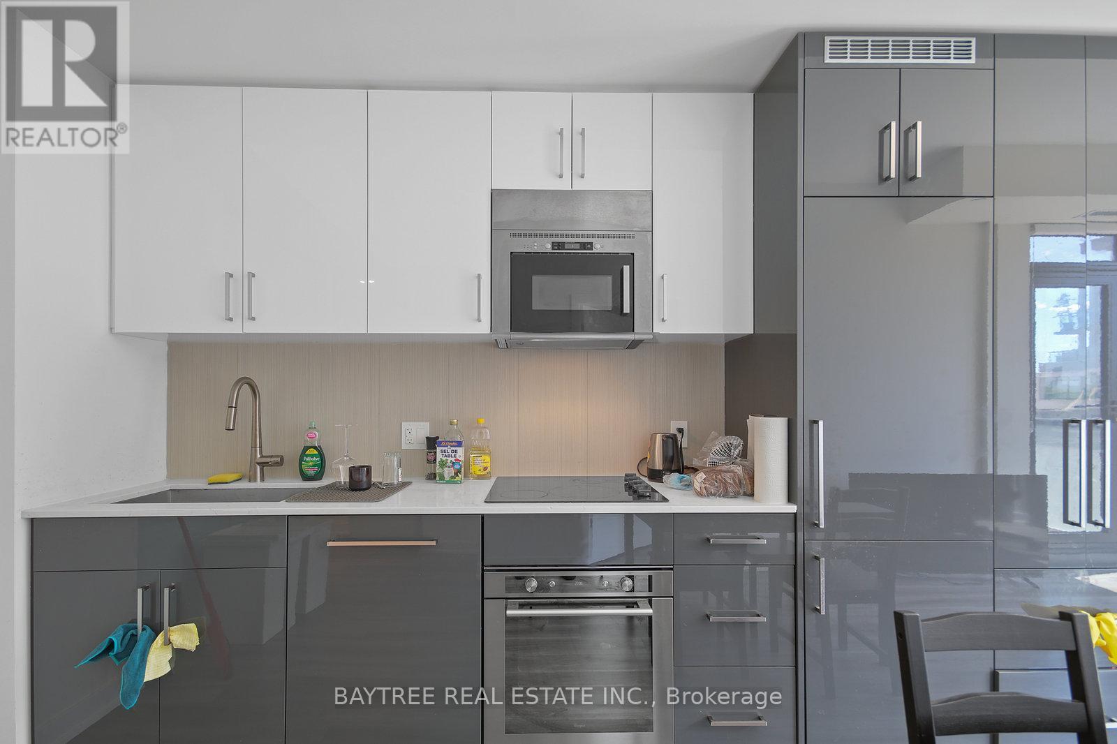 613 - 840 St Clair Avenue W, Toronto, Ontario  M6C 0A4 - Photo 2 - C12306017
