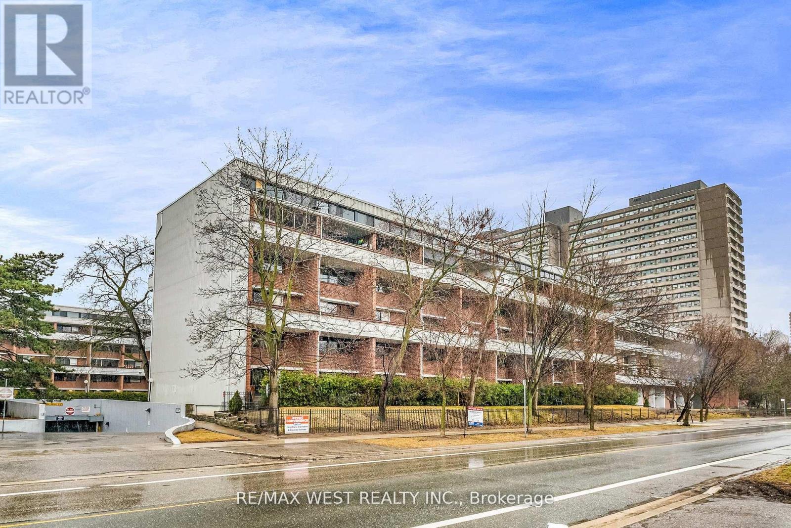 Property at 305 - 155 LEEWARD GLENWAY image 1