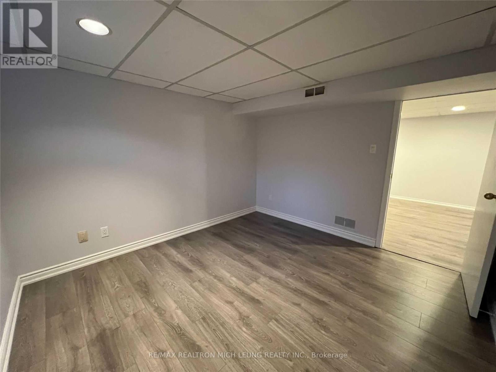 Lower - 947 Oklahoma Drive, Pickering, Ontario  L1W 2H8 - Photo 3 - E12305967