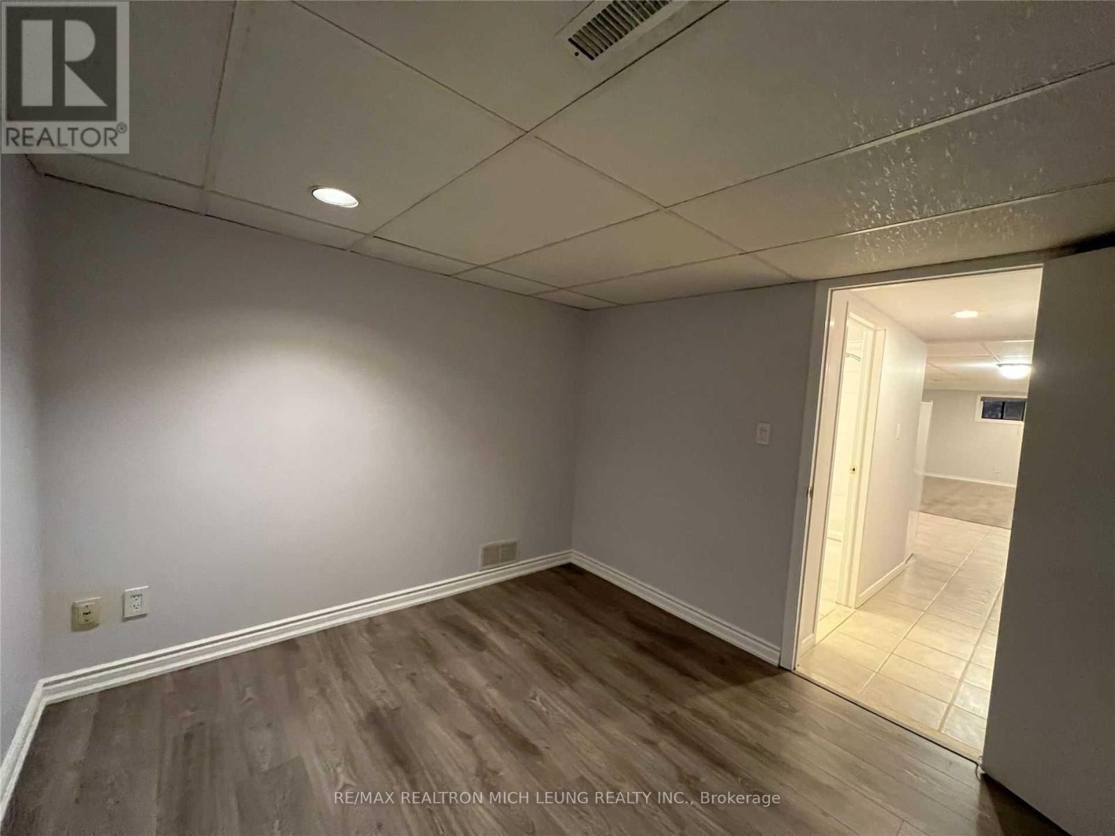 Lower - 947 Oklahoma Drive, Pickering, Ontario  L1W 2H8 - Photo 9 - E12305967