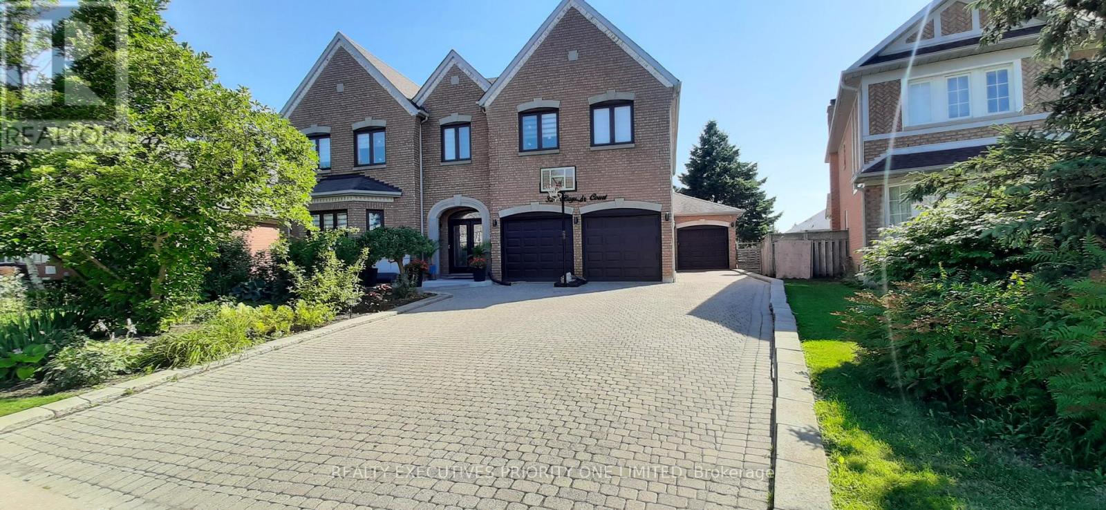 32 Bayside Court, Vaughan (East Woodbridge), Ontario  L4L 8J8 - Photo 1 - N12306003
