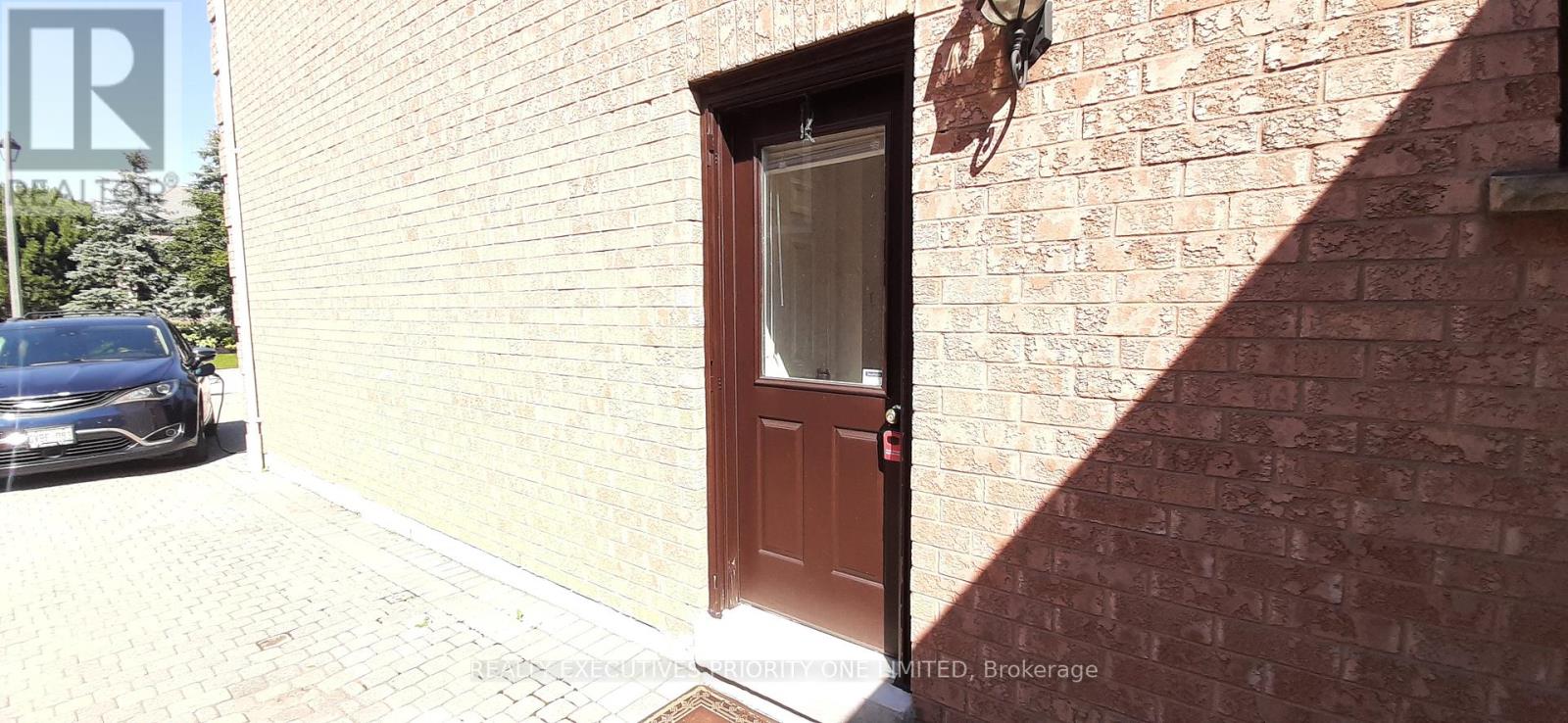 32 Bayside Court, Vaughan (East Woodbridge), Ontario  L4L 8J8 - Photo 2 - N12306003