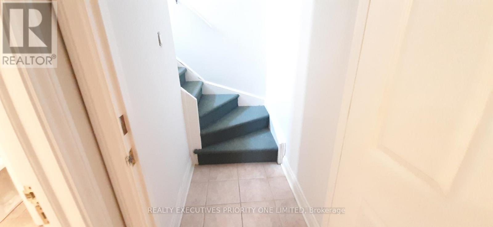 32 Bayside Court, Vaughan (East Woodbridge), Ontario  L4L 8J8 - Photo 3 - N12306003