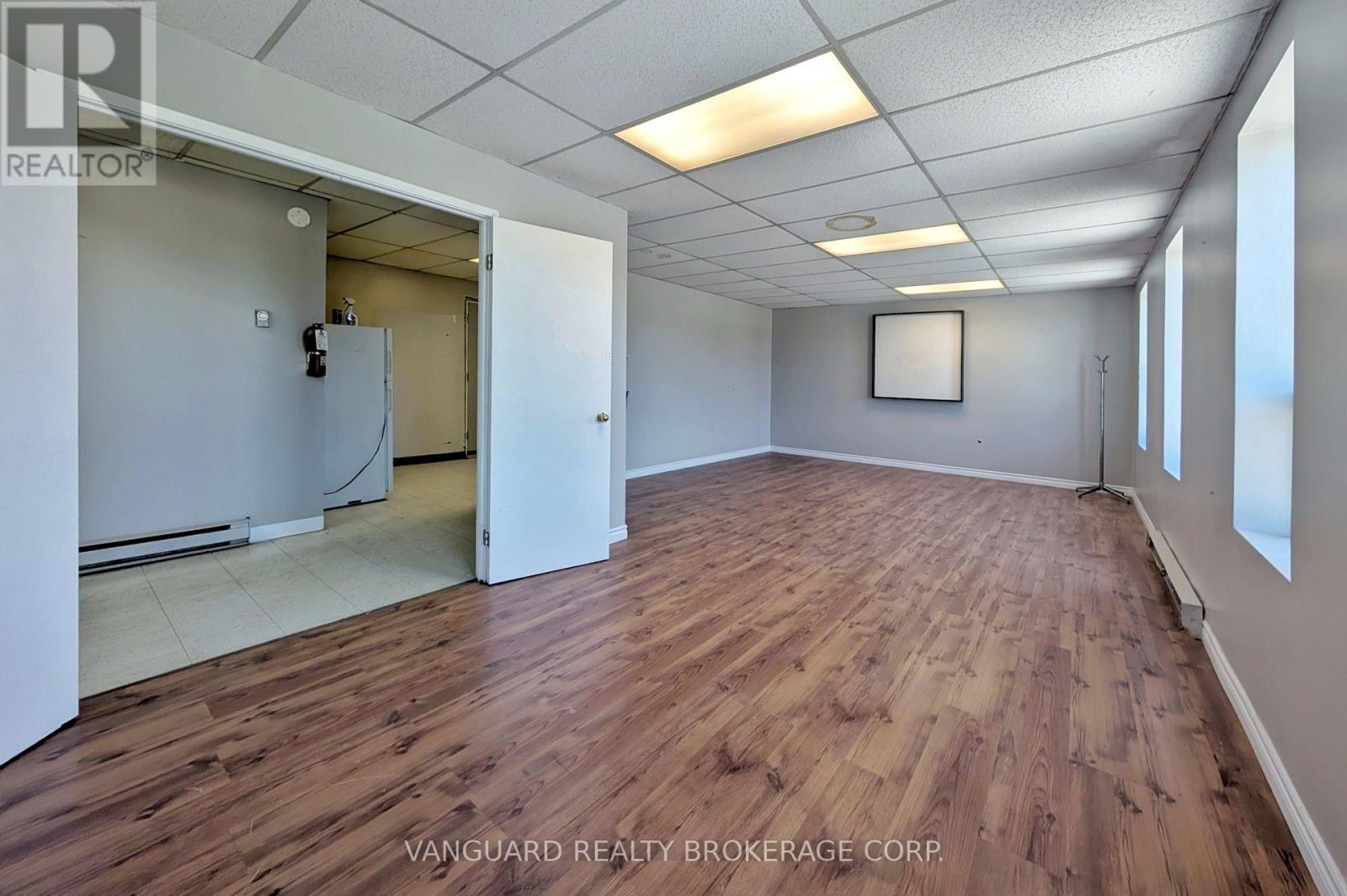 65-75 Welham Road, Barrie (0 East), Ontario  L4N 8Y3 - Photo 5 - S12305929