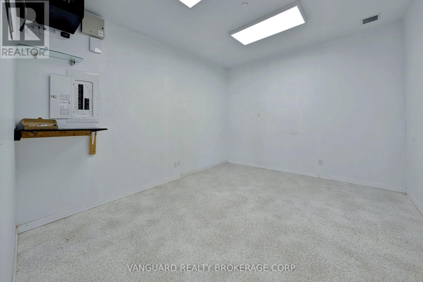 65 Welham Road, Barrie, Ontario  L4N 8Y3 - Photo 12 - S12305934