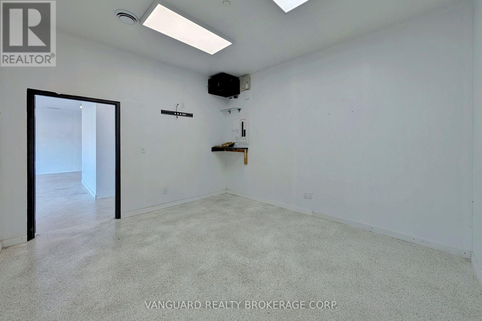 65 Welham Road, Barrie, Ontario  L4N 8Y3 - Photo 13 - S12305934