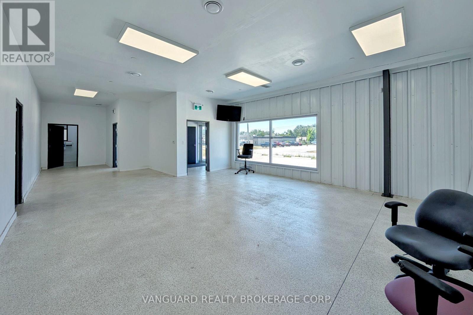 65 Welham Road, Barrie, Ontario  L4N 8Y3 - Photo 18 - S12305934