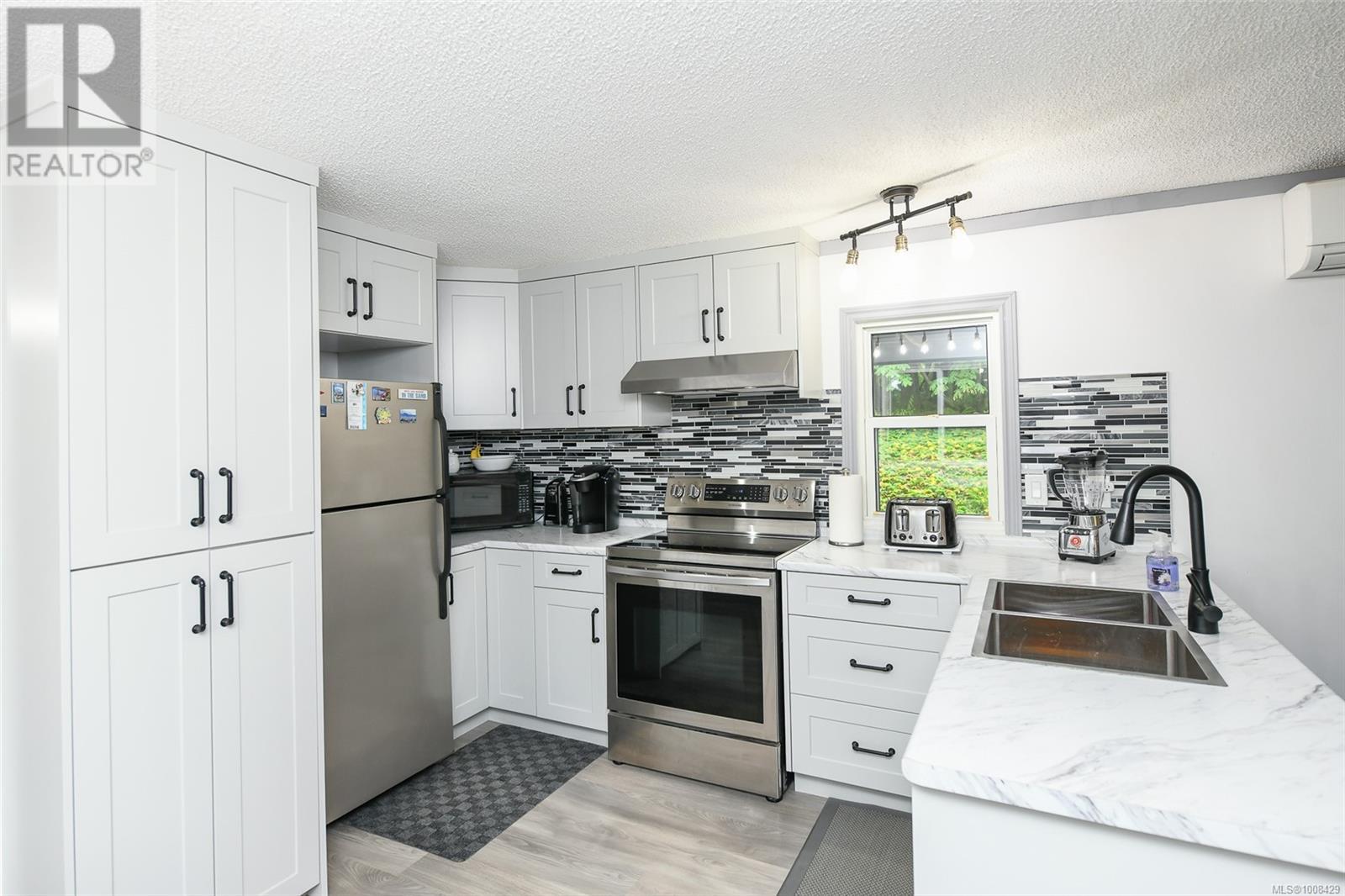 3701 Island Hwy S, Courtenay, British Columbia  V9N 9T4 - Photo 4 - 1008429