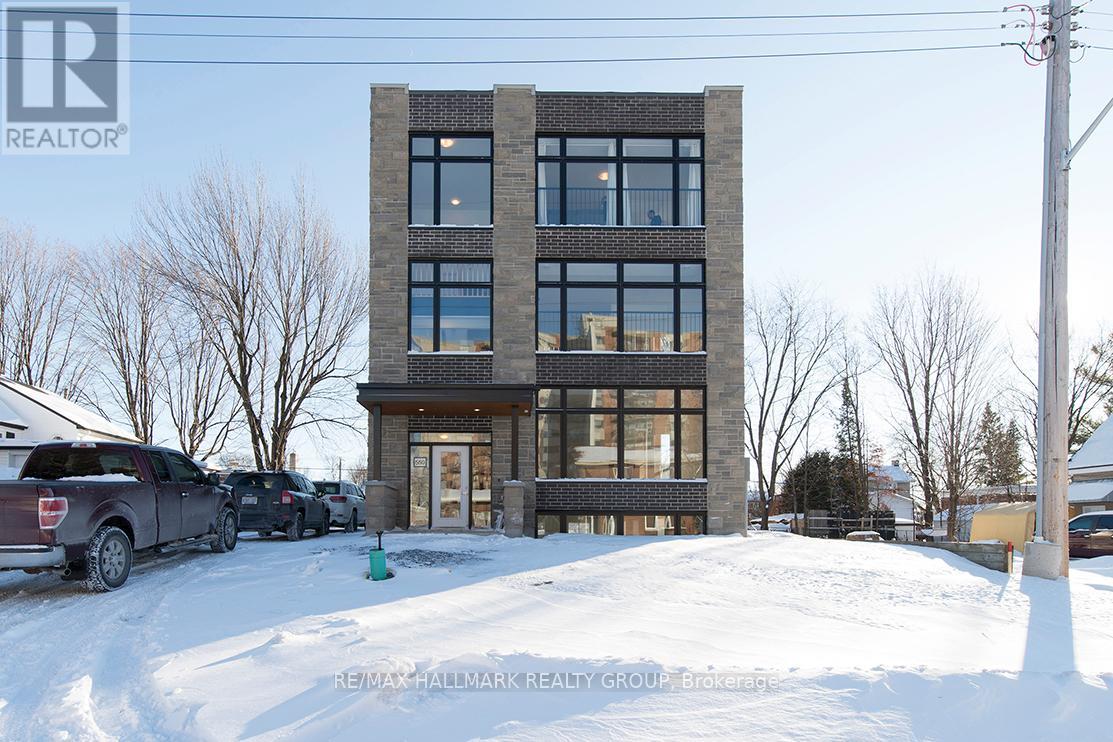 550 Guy Street, Ottawa, Ontario  K1K 1B9 - Photo 3 - X12306071
