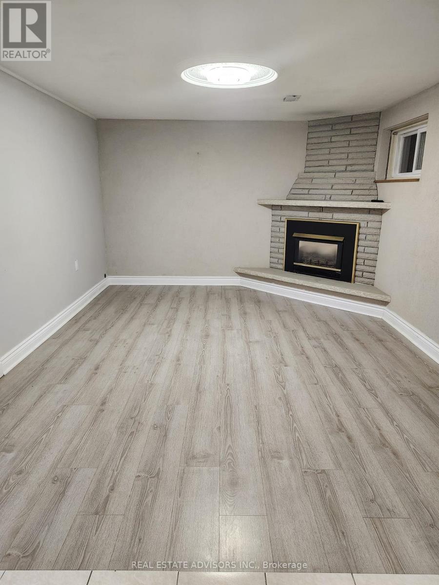 45 Hisey Crescent, Toronto, Ontario  M3N 1T9 - Photo 3 - W12305994
