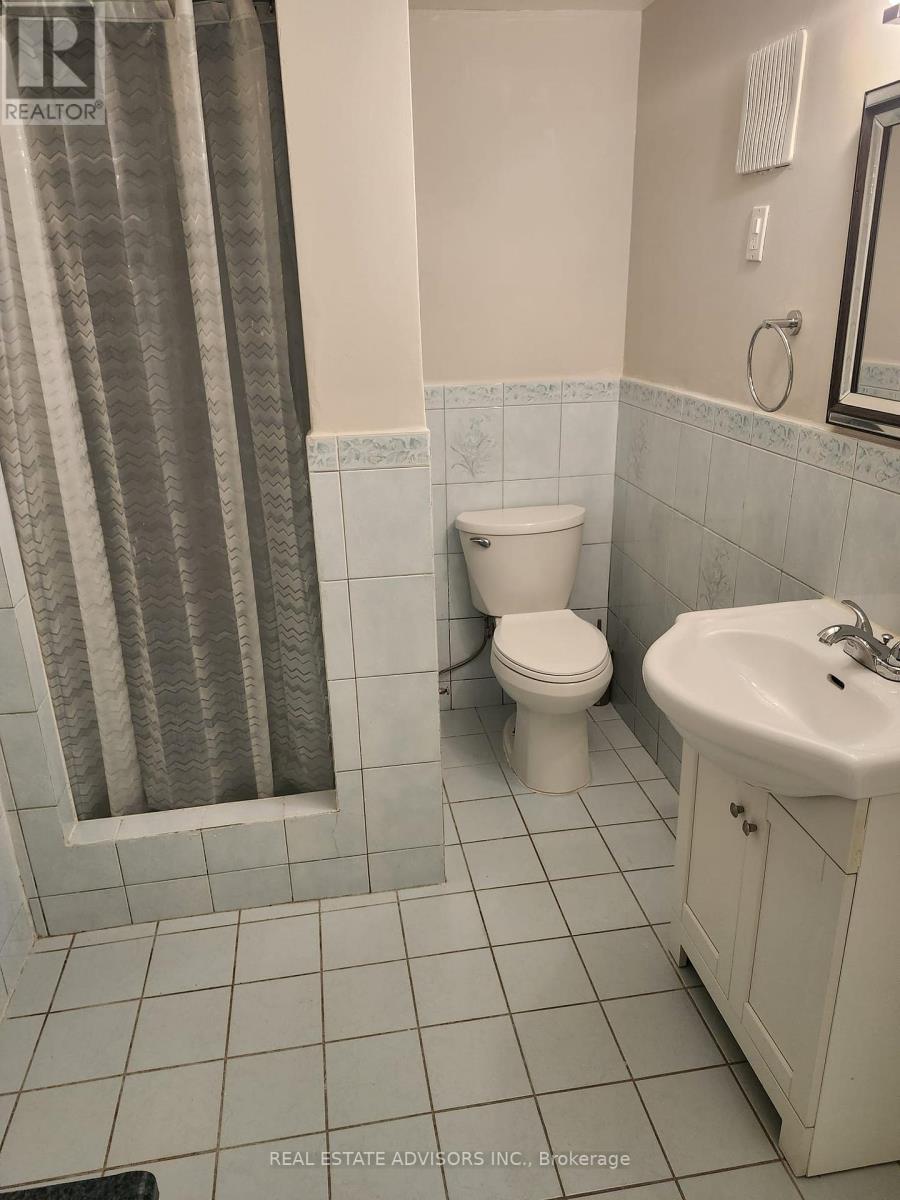 45 Hisey Crescent, Toronto, Ontario  M3N 1T9 - Photo 5 - W12305994