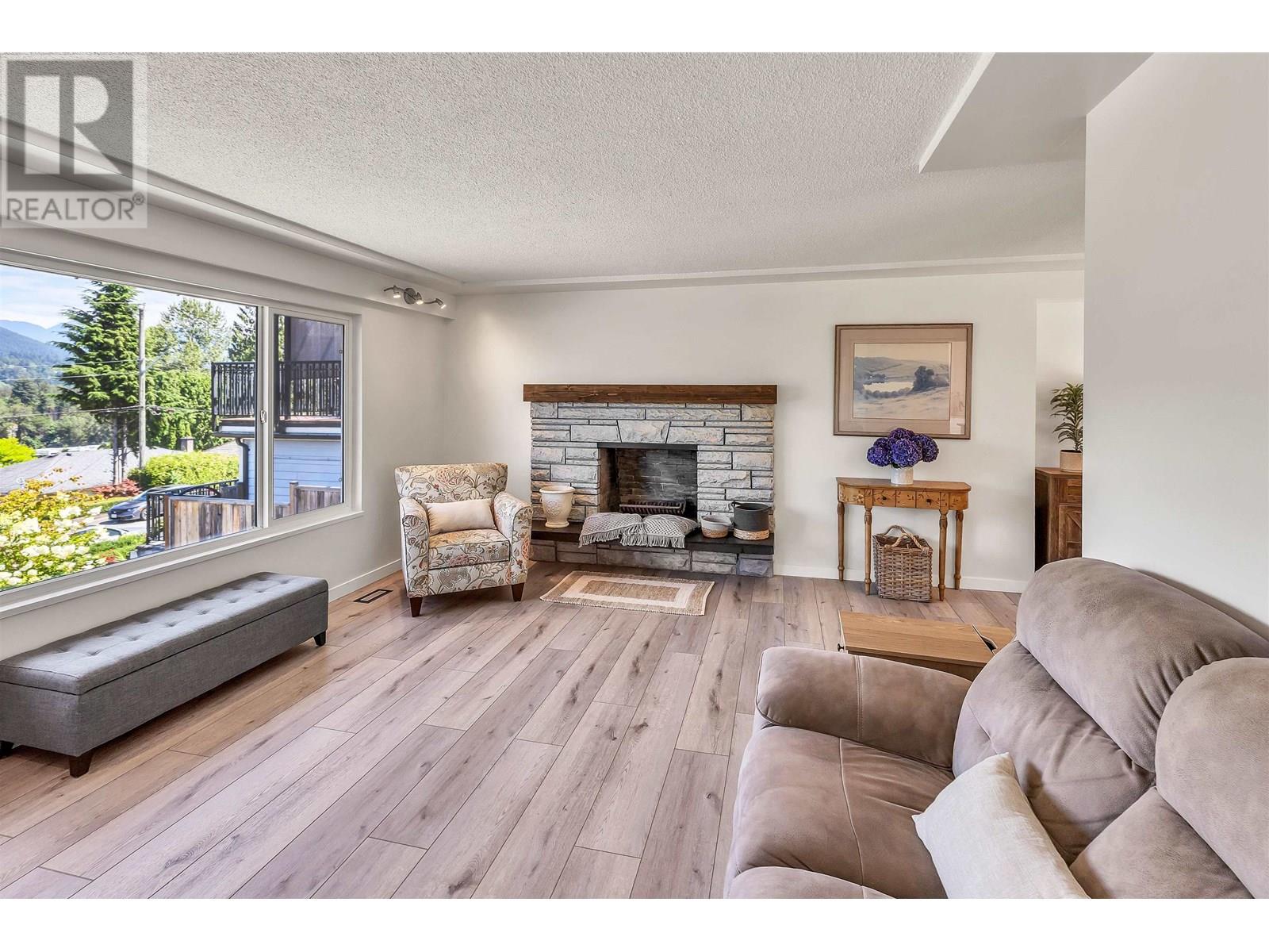 3321 Viewmount Drive, Port Moody, British Columbia  V3H 2L8 - Photo 8 - R3030545
