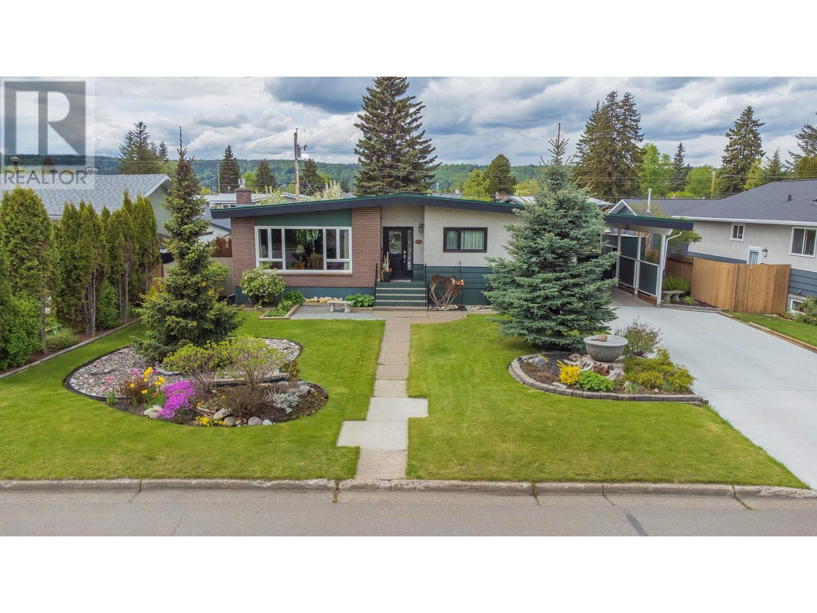 Fall in love with this charming 4-bedroom home full of character. It's been meticulously maintained and boasts many upgrades! Enjoy vaulted ceilings, a cozy gas fireplace, a sleek new main bath, and a gorgeous covered deck overlooking a lush backyard paradise. Bonuses: a single carport, new driveway, tons of storage space inside and out, and an adorable log cabin - perfect for a playhouse or a personal escape. Steps to school in a warm and family-friendly neighbourhood and bursting with curb appeal - this one’s a must-see! (id:48254)