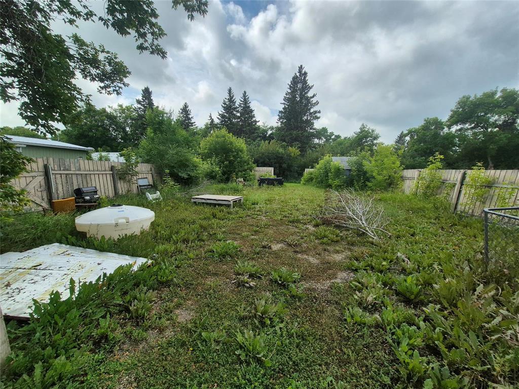 33 South Railway Street, Strathclair, Manitoba