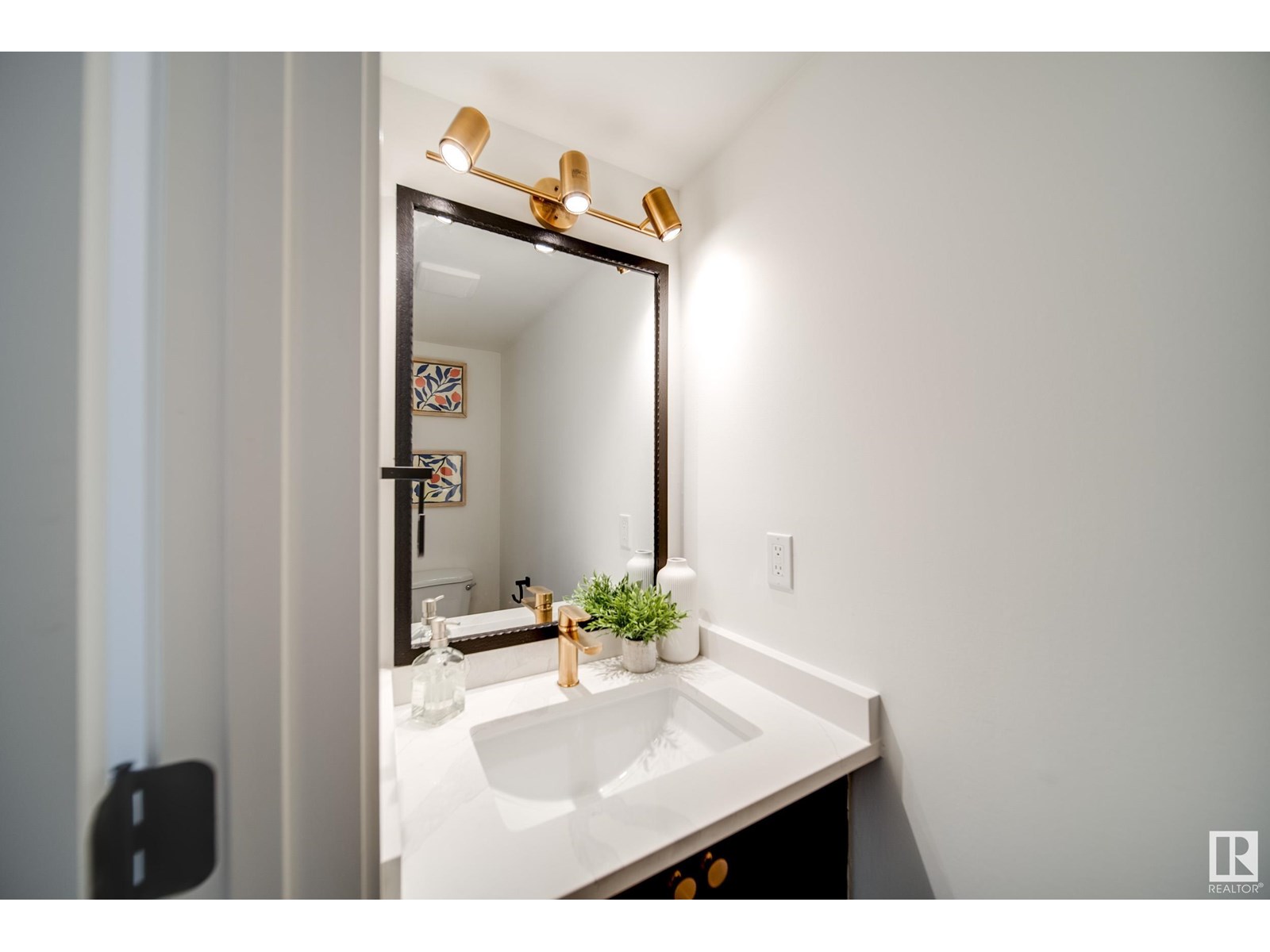 Property at 6098 MILL WOODS S NW image 2