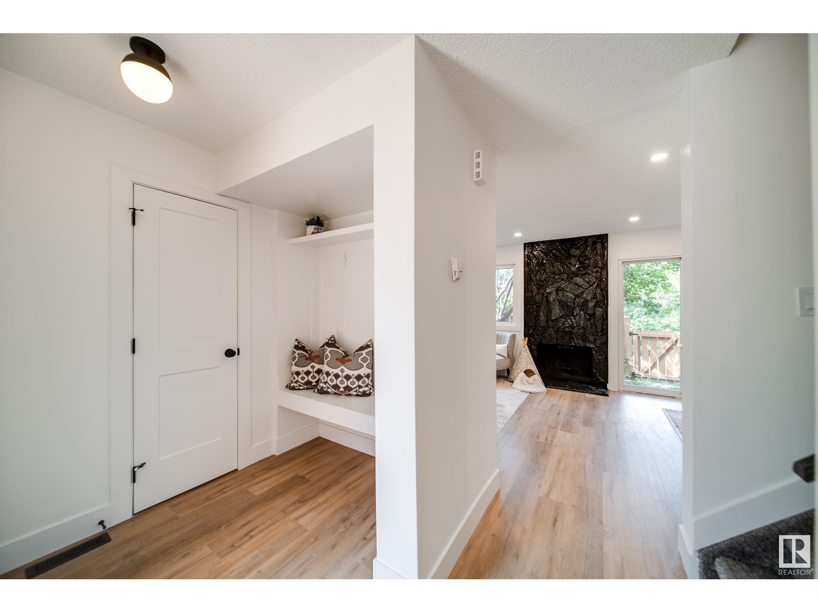 Property at 6098 MILL WOODS S NW image 3