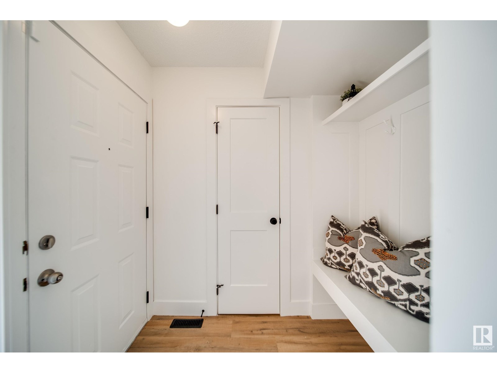 Property at 6098 MILL WOODS S NW image 5