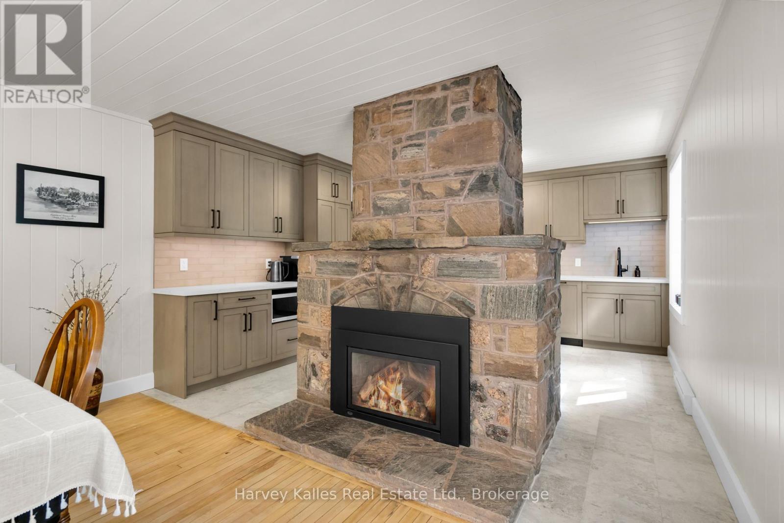 15 Victoria Street, Seguin, Ontario  P0C 1J0 - Photo 10 - X12306117