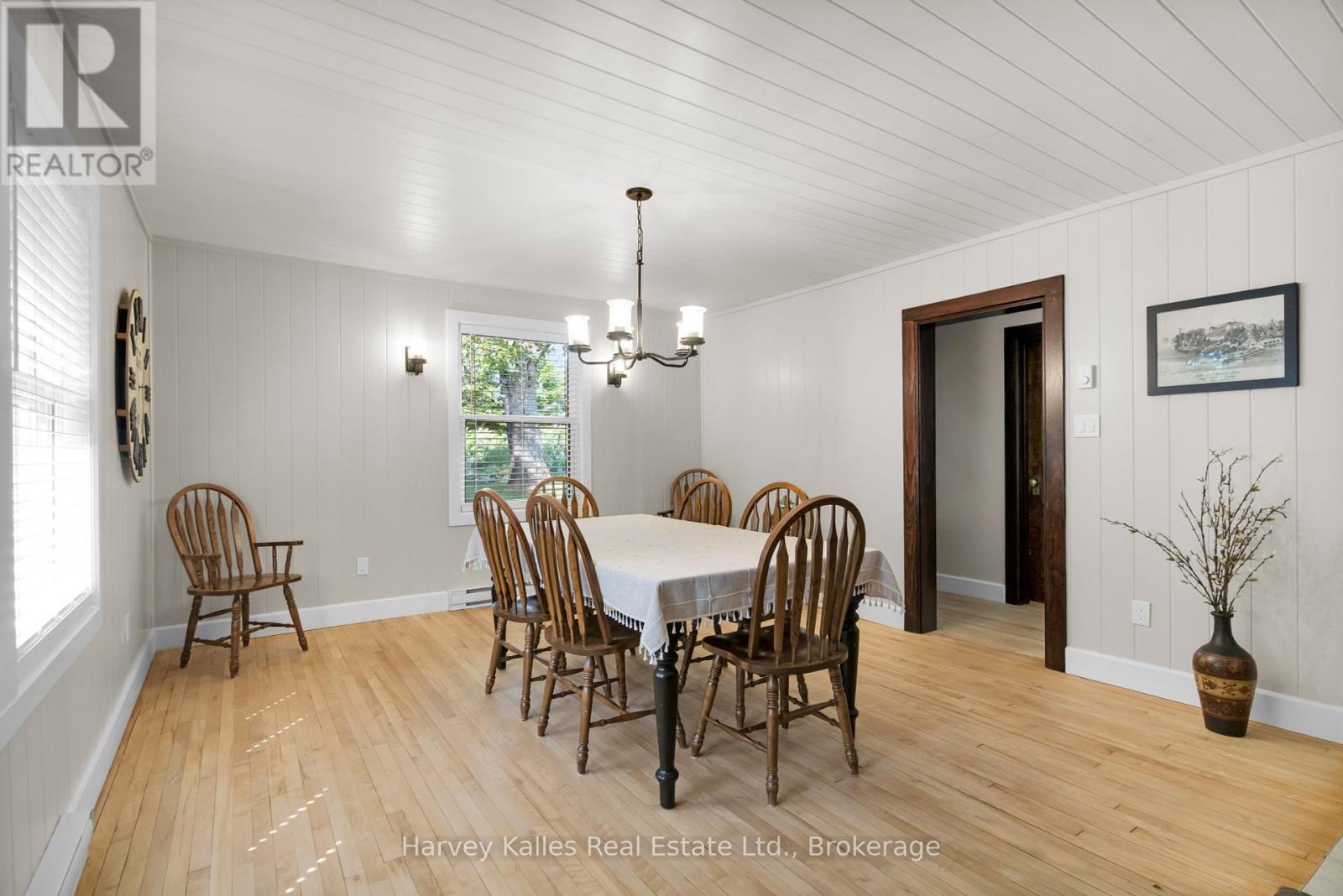 15 Victoria Street, Seguin, Ontario  P0C 1J0 - Photo 11 - X12306117