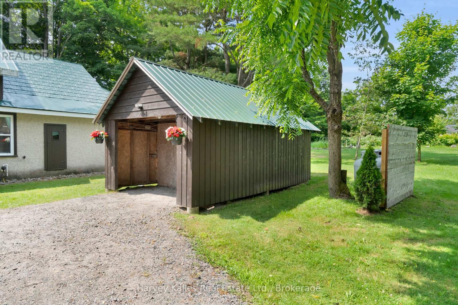 15 Victoria Street, Seguin, Ontario  P0C 1J0 - Photo 17 - X12306117