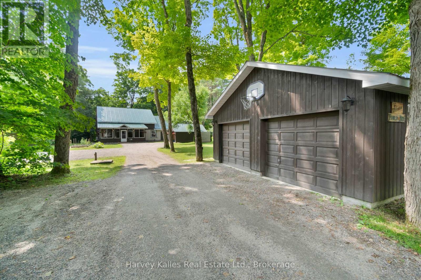 15 Victoria Street, Seguin, Ontario  P0C 1J0 - Photo 3 - X12306117