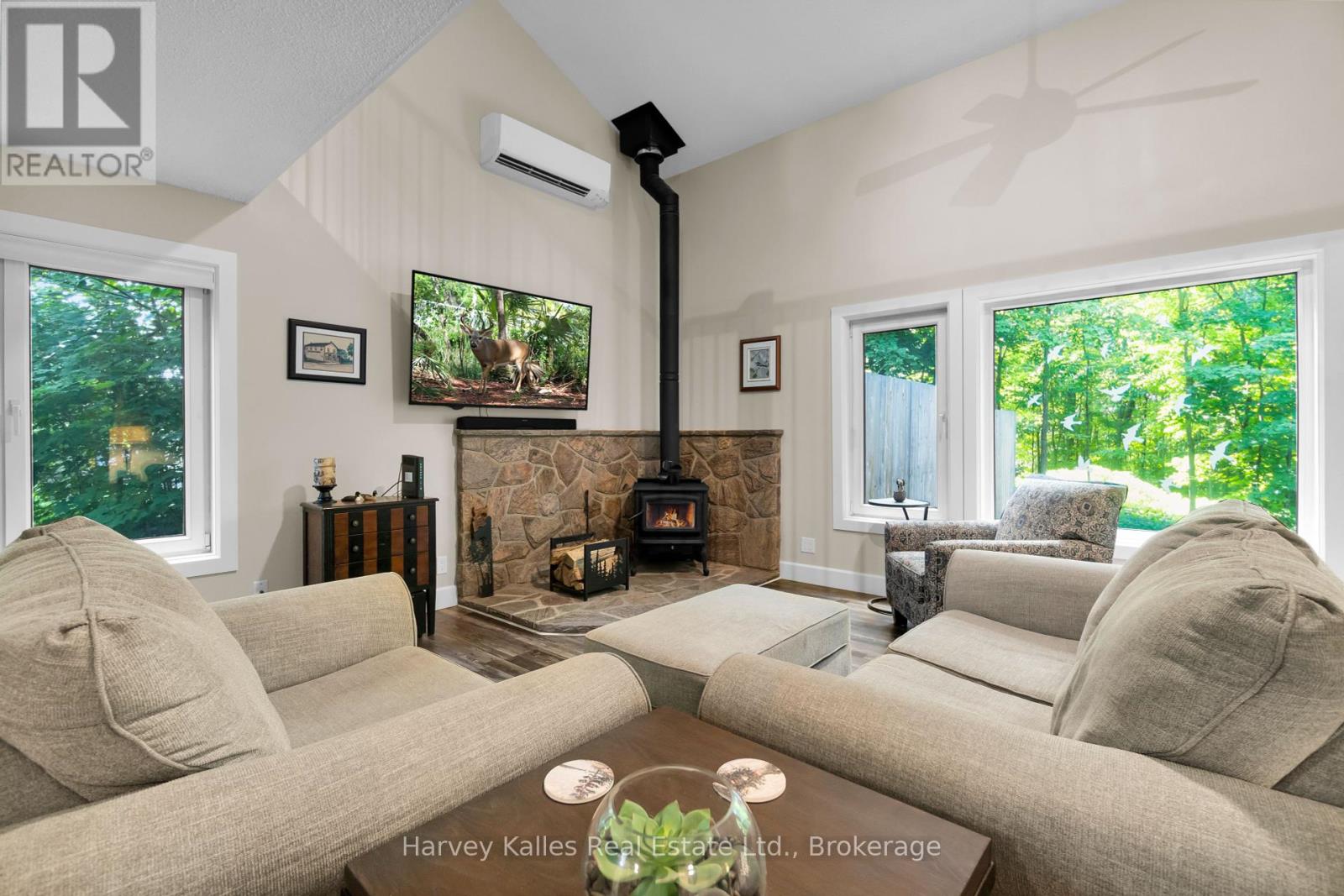 15 Victoria Street, Seguin, Ontario  P0C 1J0 - Photo 7 - X12306117