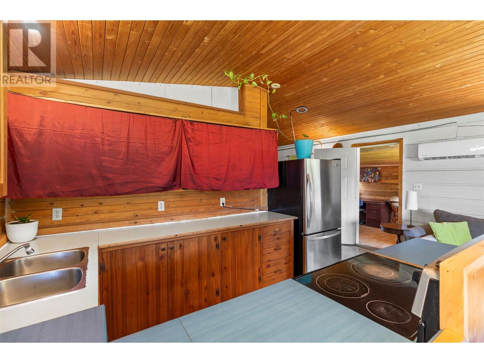 955 Raft River Road, Clearwater, British Columbia  V0E 1N1 - Photo 7 - 10352122