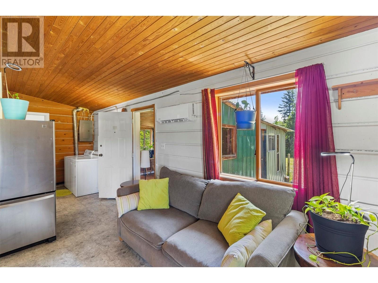 955 Raft River Road, Clearwater, British Columbia  V0E 1N1 - Photo 10 - 10352122