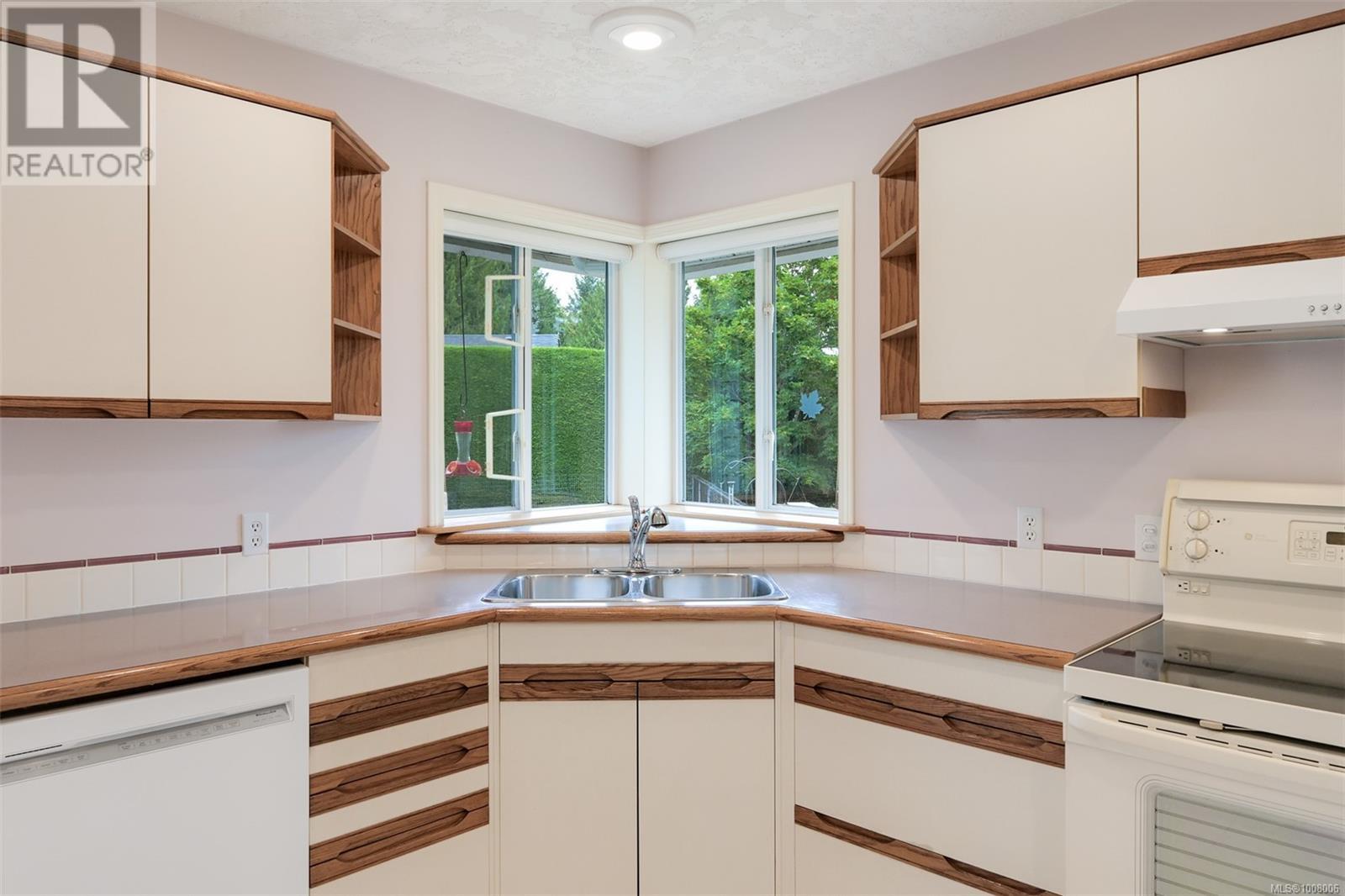 Property at 10978 Cedar Lane image 2