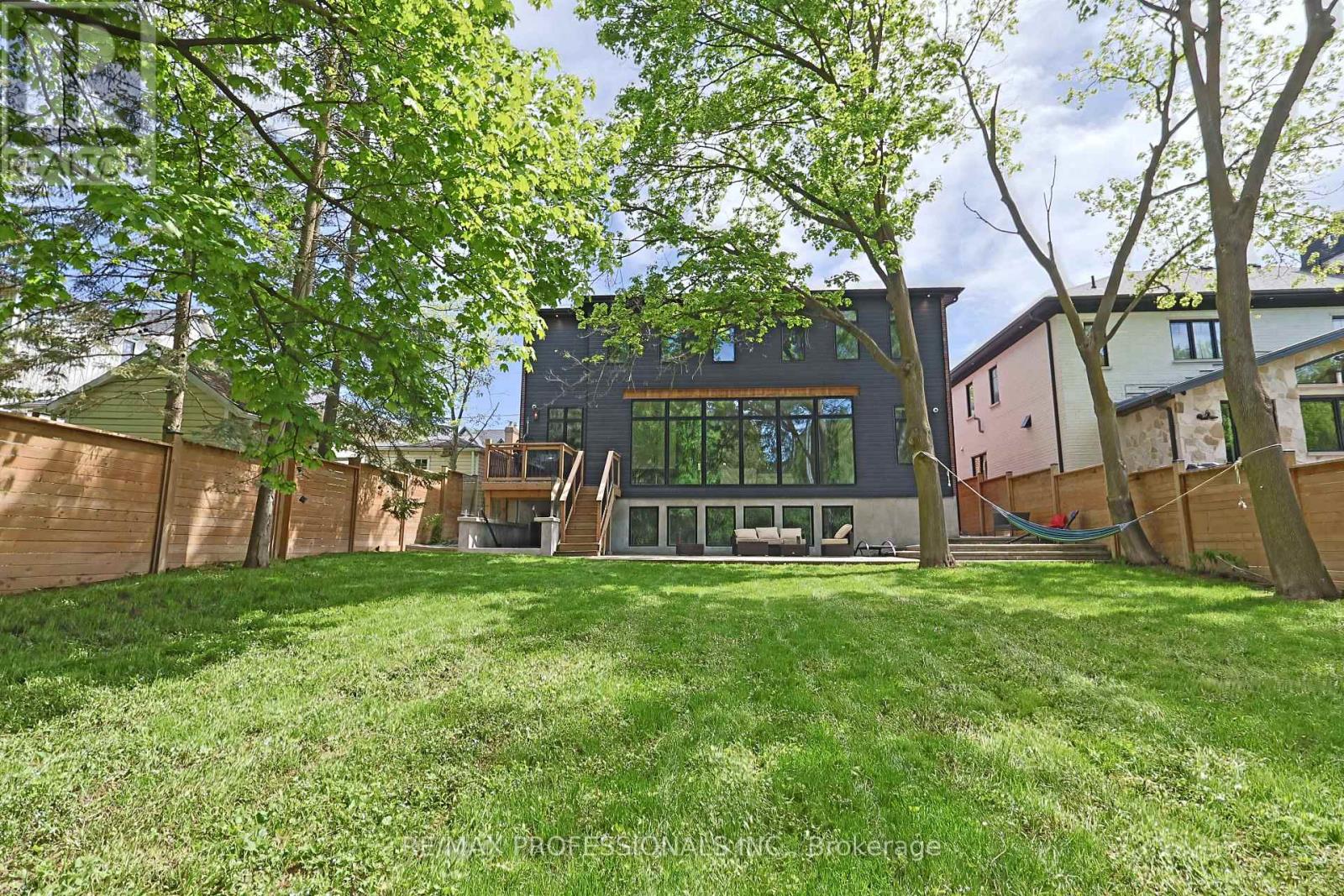 152 Wells Street, Aurora, Ontario  L4G 1T7 - Photo 38 - N12306143