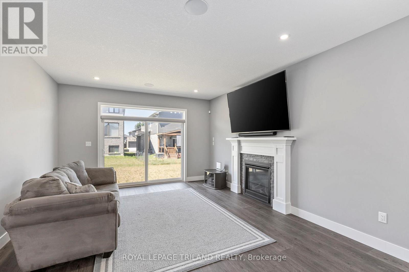 Property at 1573 DREW STREET image 3